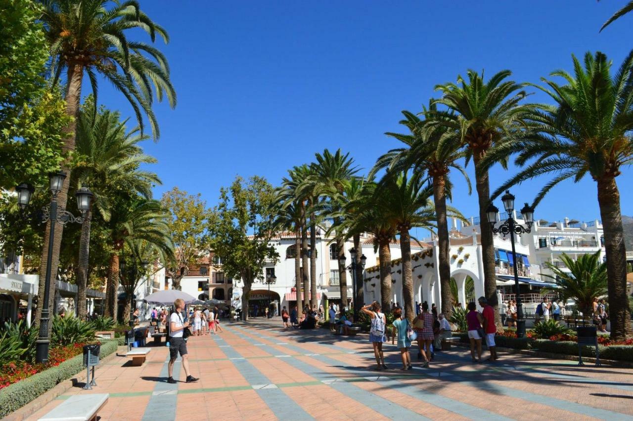 Rico Apartaments Parador Nerja Eksteriør billede